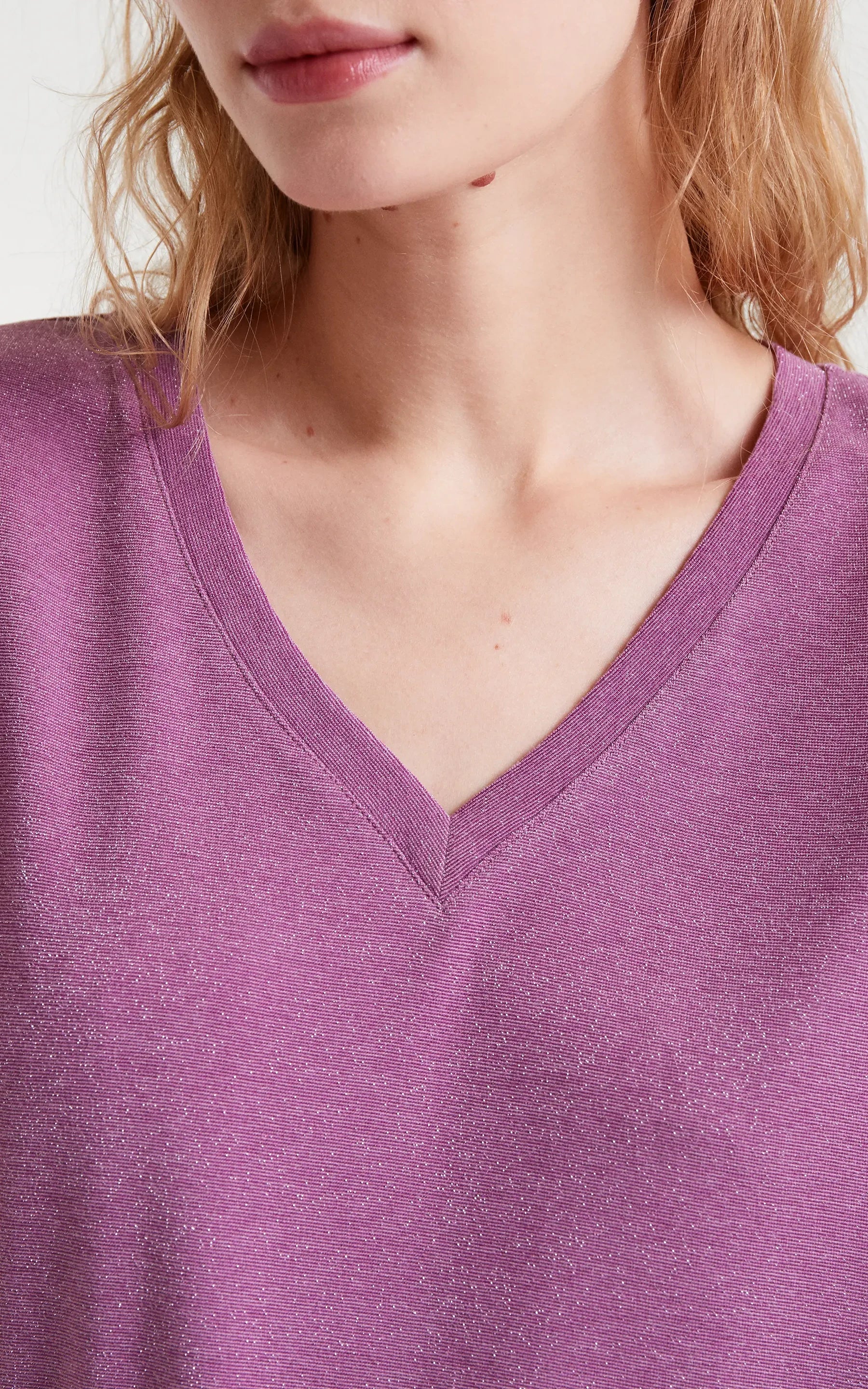 Compania Fantastica - Lilac V-neck T-shirt