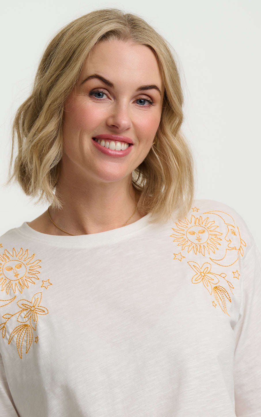 Sugarhill Brighton - Kinsley Relaxed T-Shirt Off White Solstice Embroidery