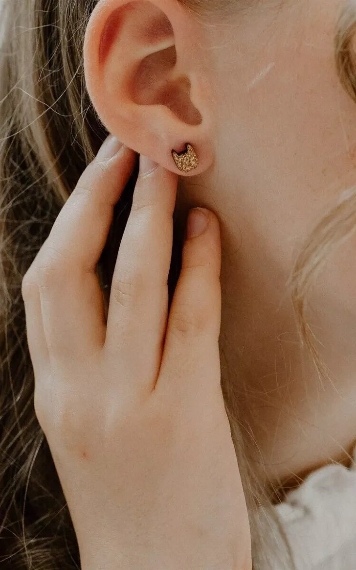 Glittery Stud Earrings Cat Silver