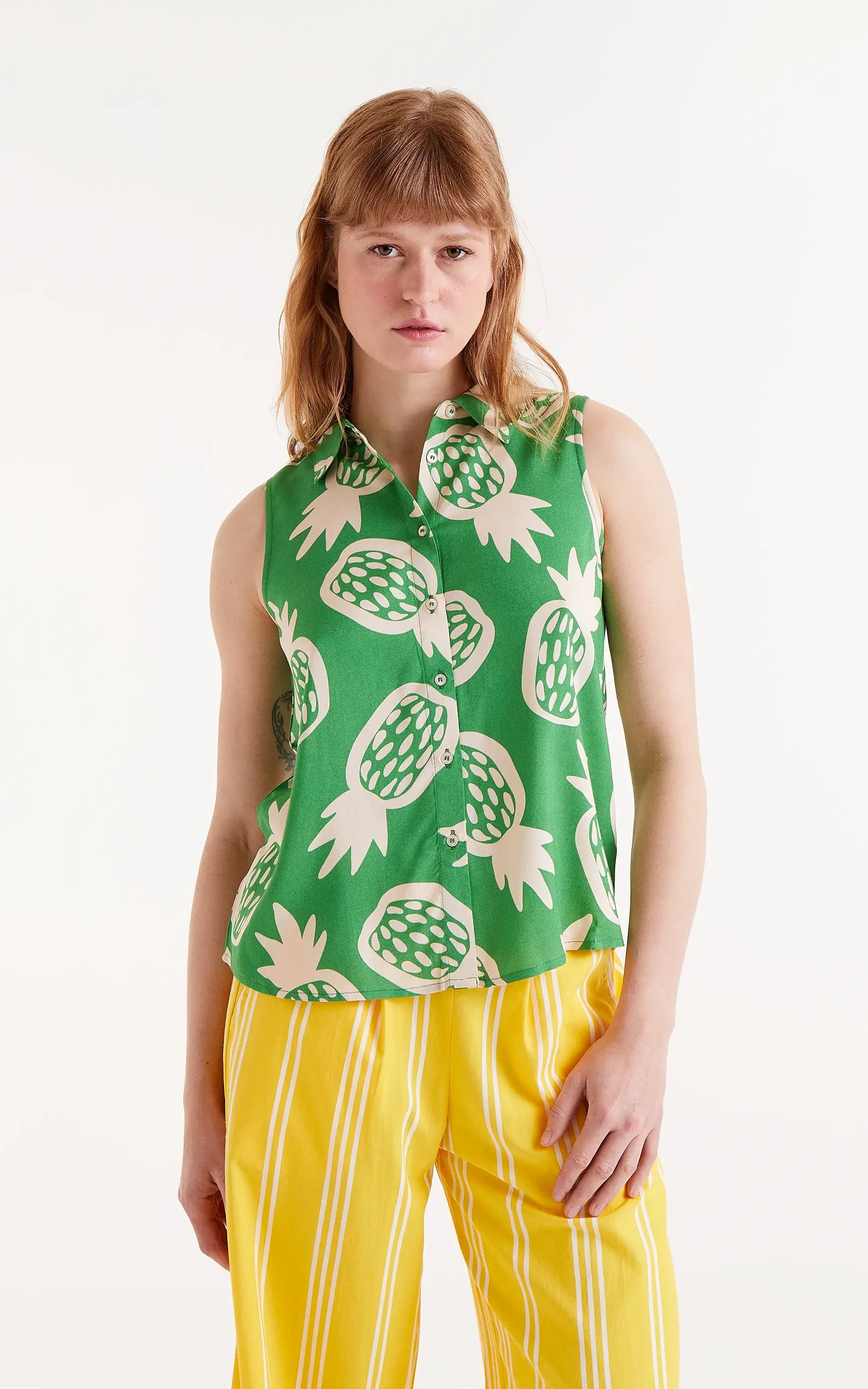 Compania Fantastica - Sleeveless Shirt With Ananas Print