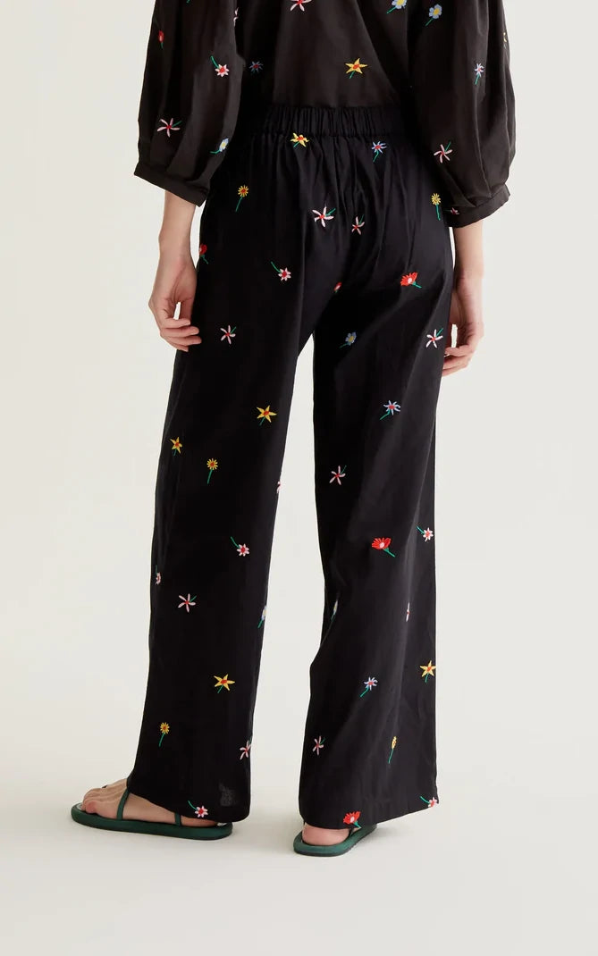 Compania Fantastica - Trousers With Black Gardener Flowers Print