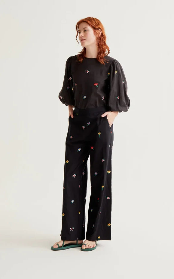 Compania Fantastica - Trousers With Black Gardener Flowers Print