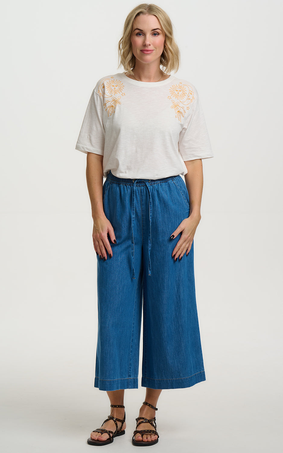 Sugarhill Brighton - Kinsley Relaxed T-Shirt Off White Solstice Embroidery