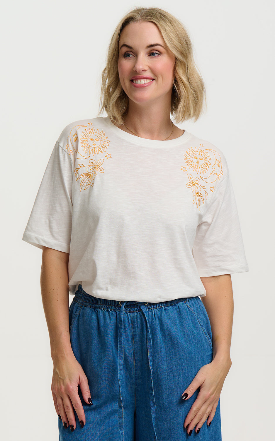 Sugarhill Brighton - Kinsley Relaxed T-Shirt Off White Solstice Embroidery