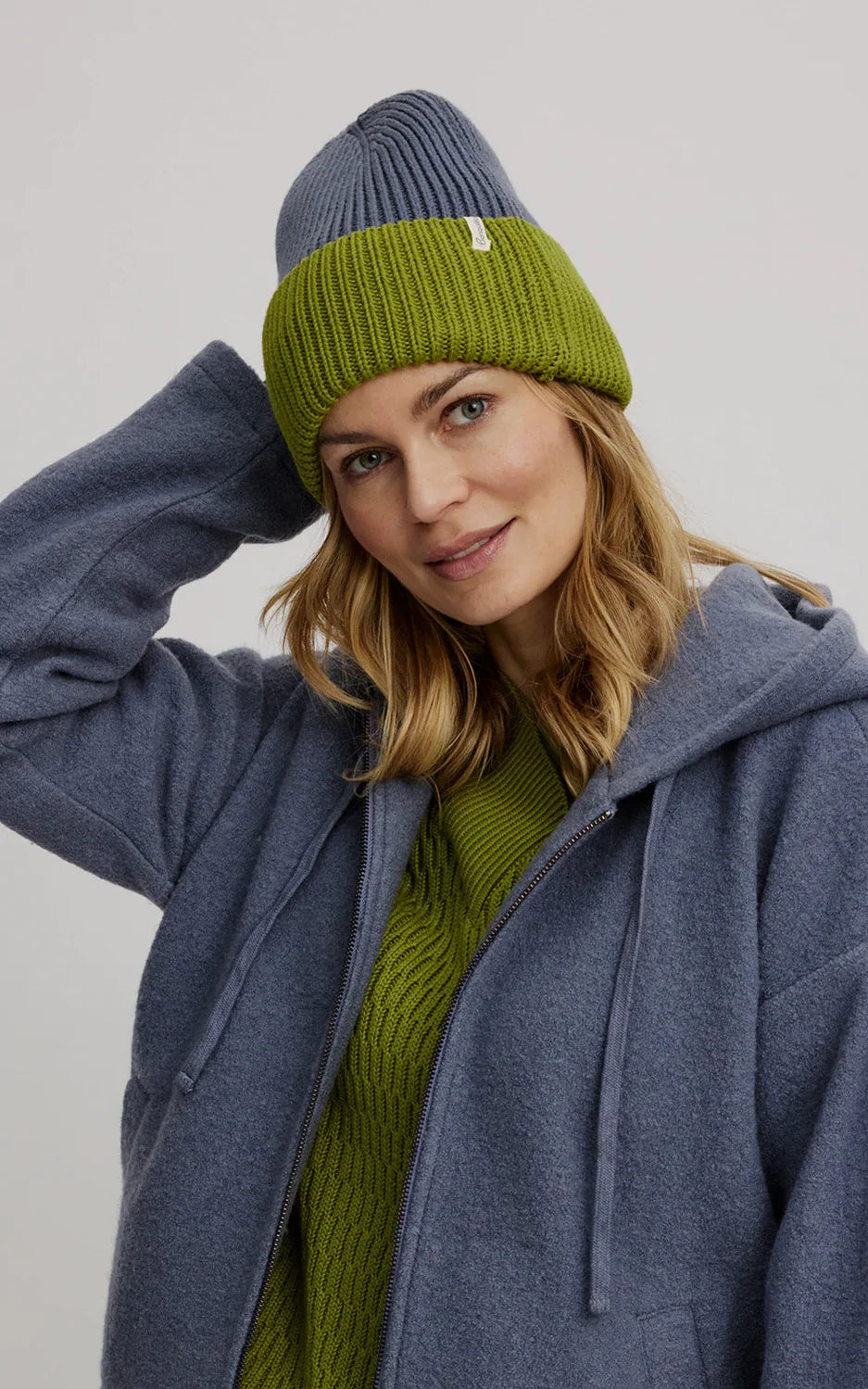 Tranquillo - Cosy Knitted Hat Smoke